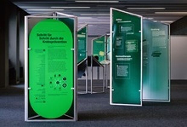Foto: Blick in Ausstellung Krebsprävention mobil vermitteln